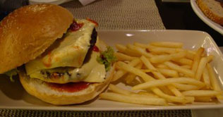 France: Politicians fume over halal burgers